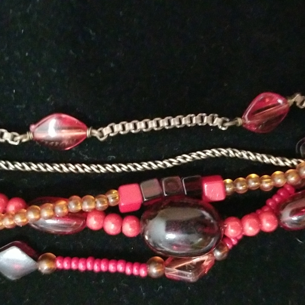 3 for 20. Vintage  red and gold  beaded  necklace. - Picture 8 of 9